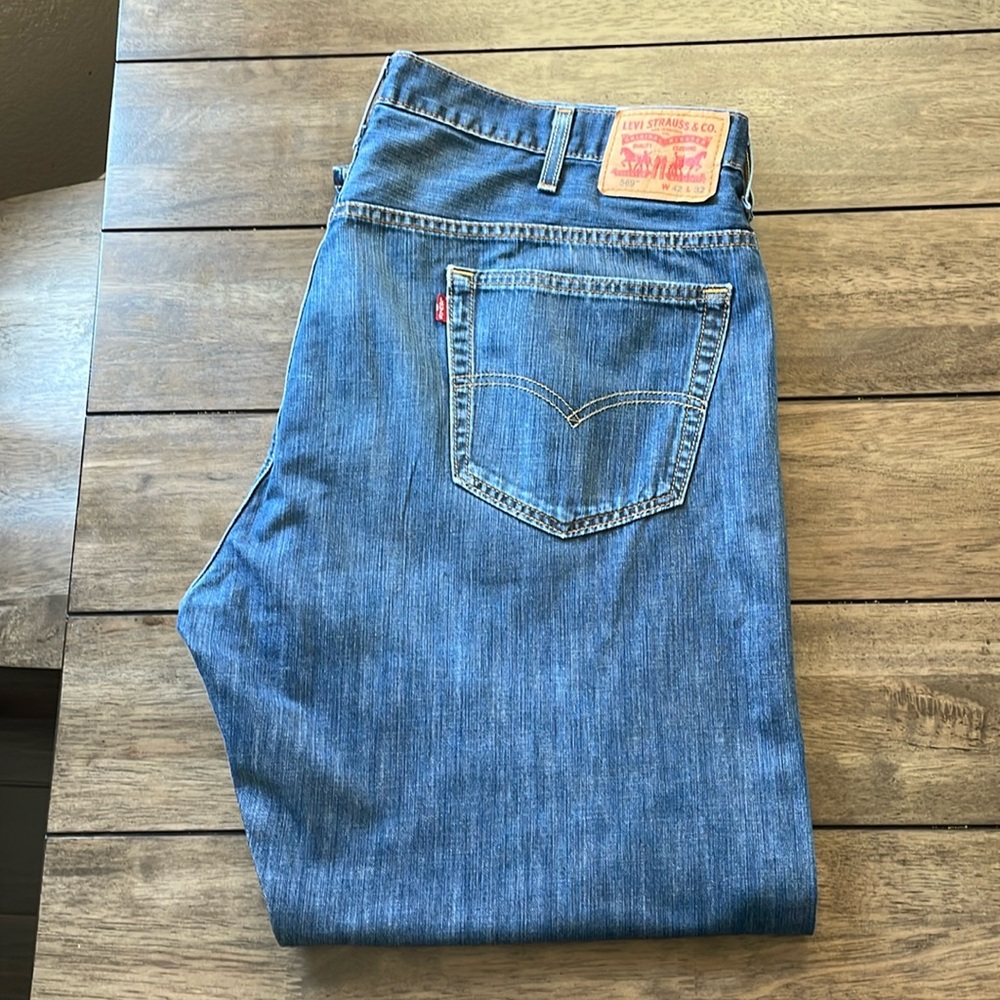 Levi’s 569 Relaxed Fit, Mens Size W42 L32, Used. Some wear as Pictured